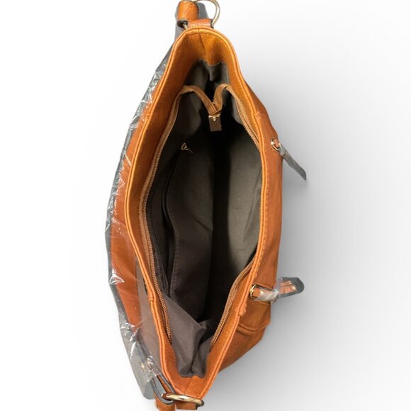 Tan Leather Shoulder Bag with Dual Zip Pockets | Everyday Hobo Style - Picture 3 of 3